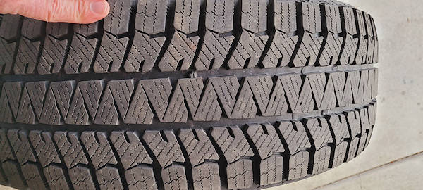 Blizzak tires tread