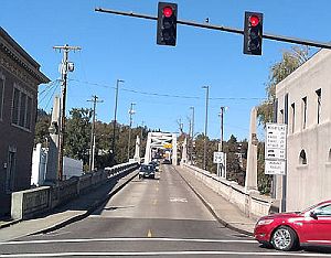 Arch bridge