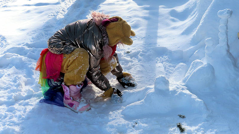 Easter bunny sculpture