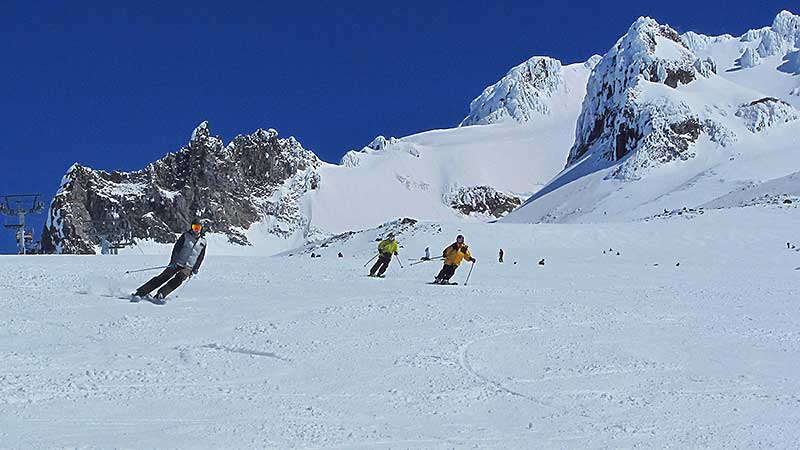 Synchronized skiing 2